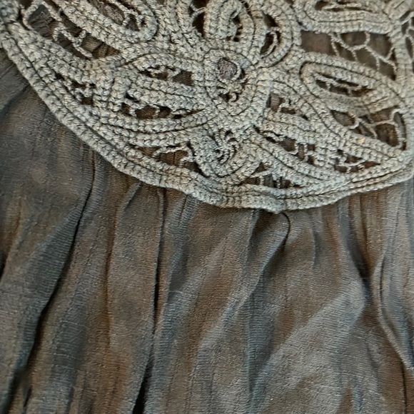 💕 Preloved Woman’s Medium Top Bundle💕 - Picture 3 of 15